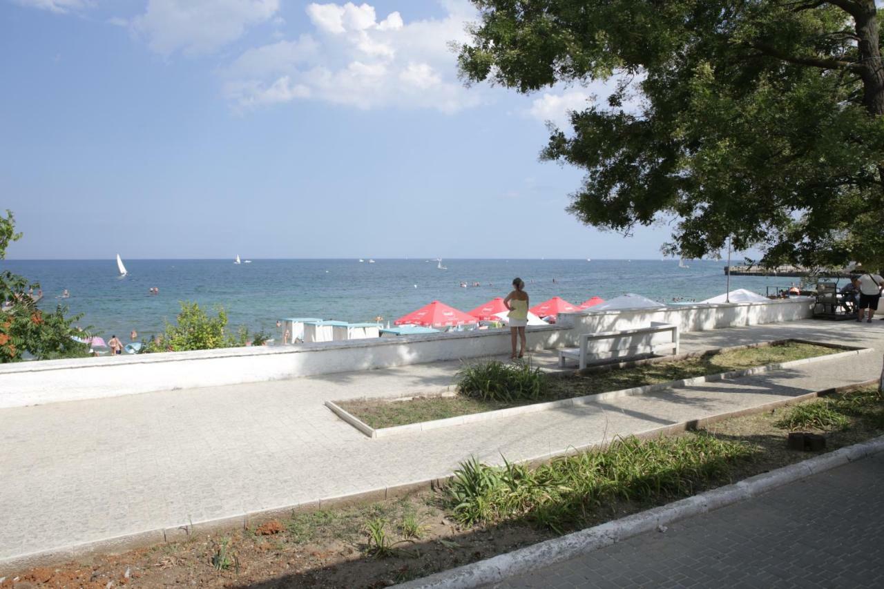 Номер С Видом На Море В Отраде Odessza Kültér fotó